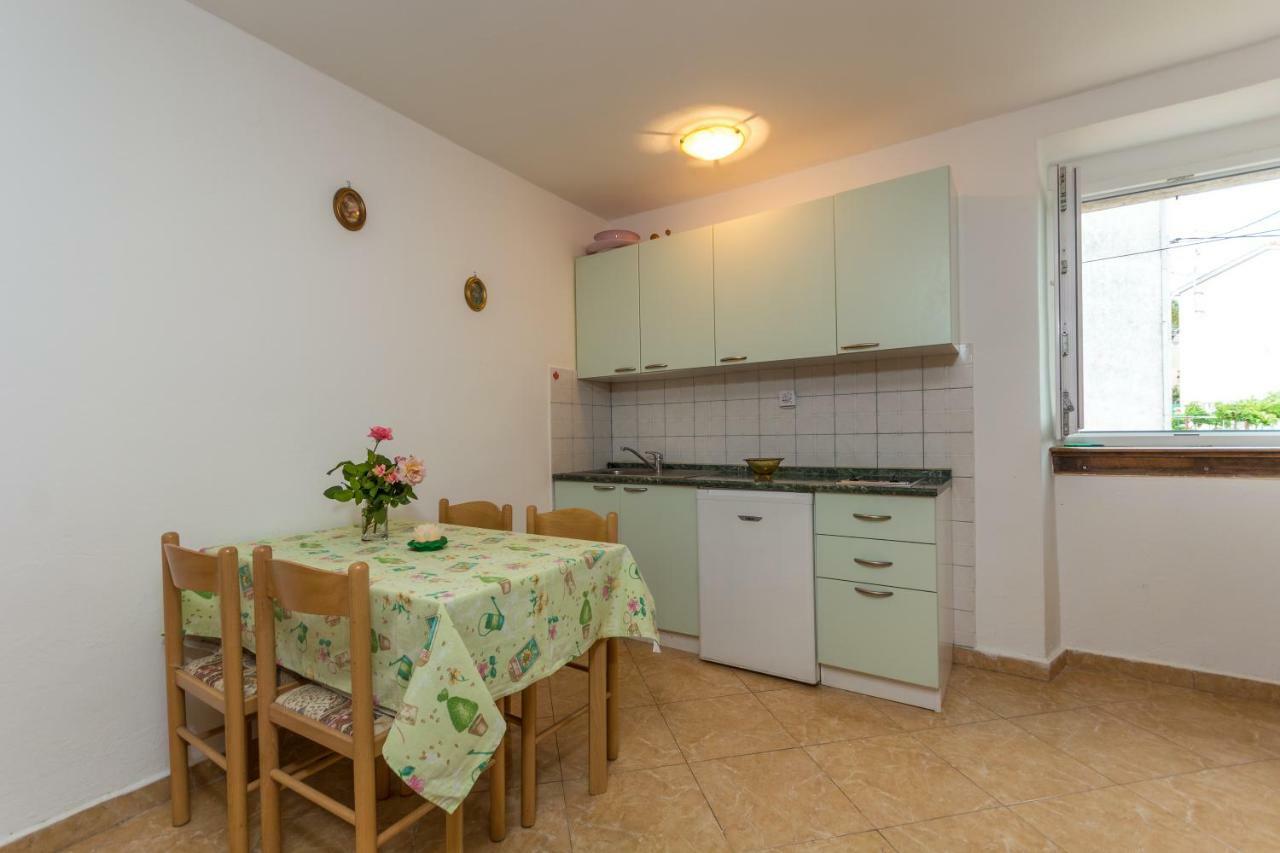 Appartamento Karmen 1 Funtana Esterno foto